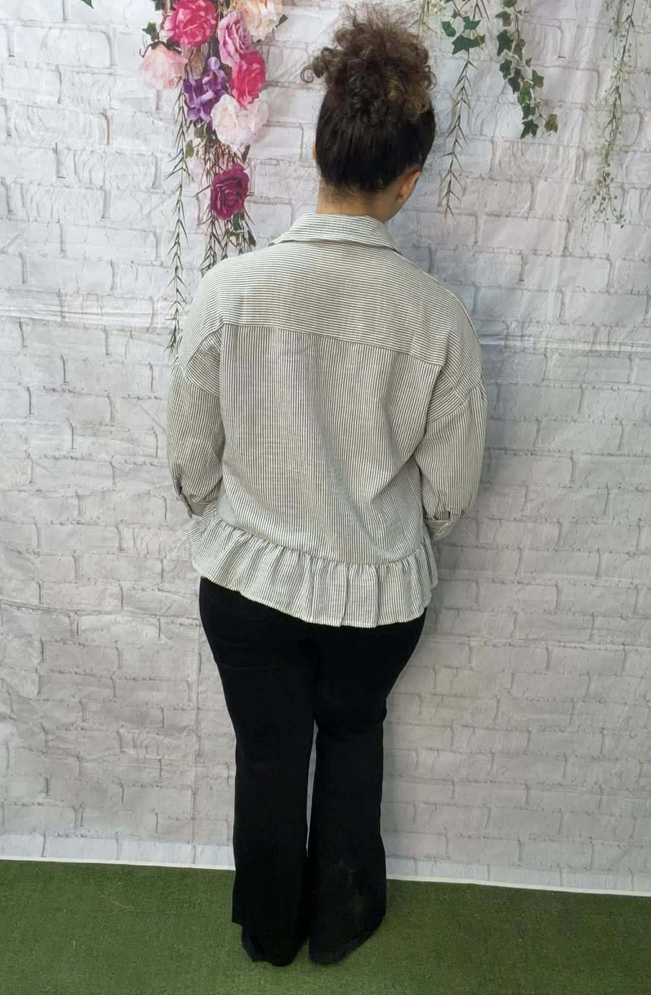 SO IN LOVE BUTTON FRONT TOP