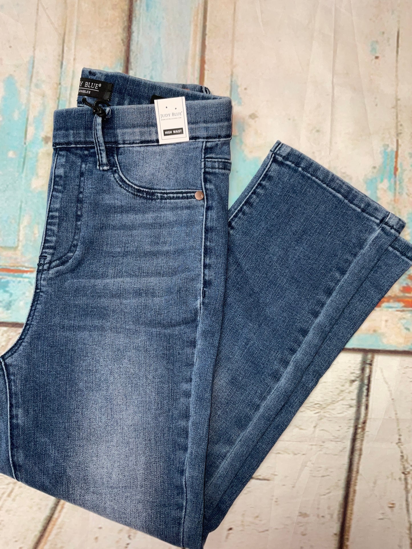 **Judy Blue Skinny flit Capri Pull-on