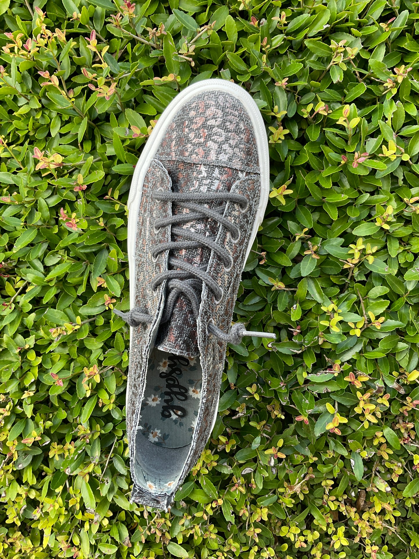 Gypsy Jazz Kyrie tennis shoes