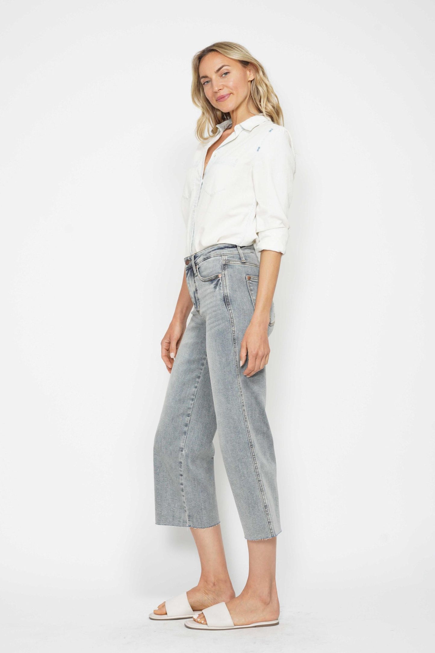 **Mid-Rise Wide Crop Judy Blue Jeans Plus Size