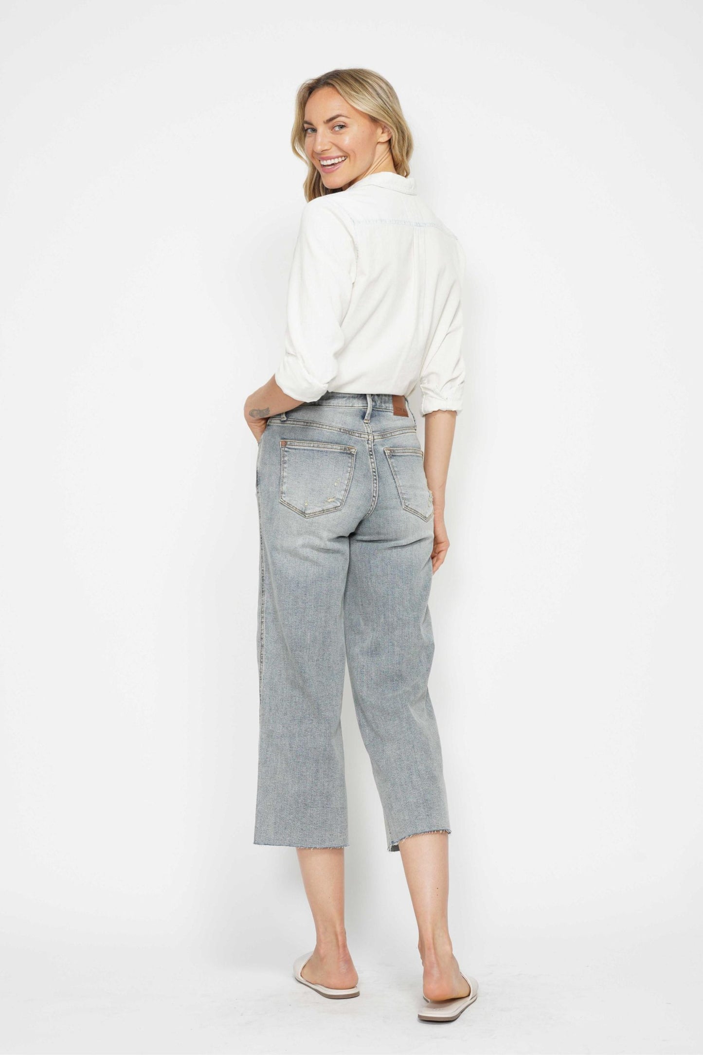 **Mid-Rise Wide Crop Judy Blue Jeans Plus Size