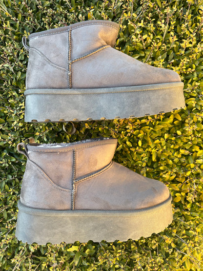 Platform Fuzzy Boots