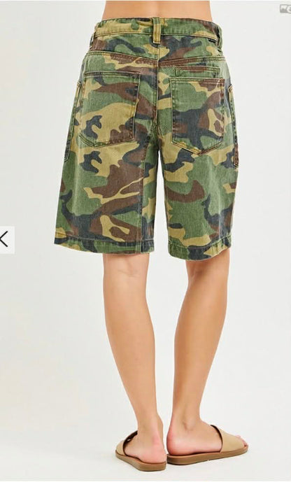 RISEN Camo Slouchy shorts