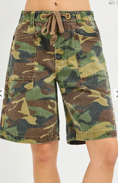 RISEN Camo Slouchy shorts