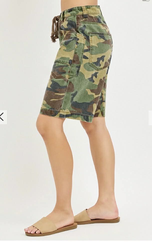 RISEN Camo Slouchy shorts