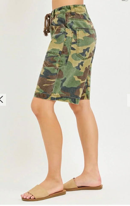 RISEN Camo Slouchy shorts