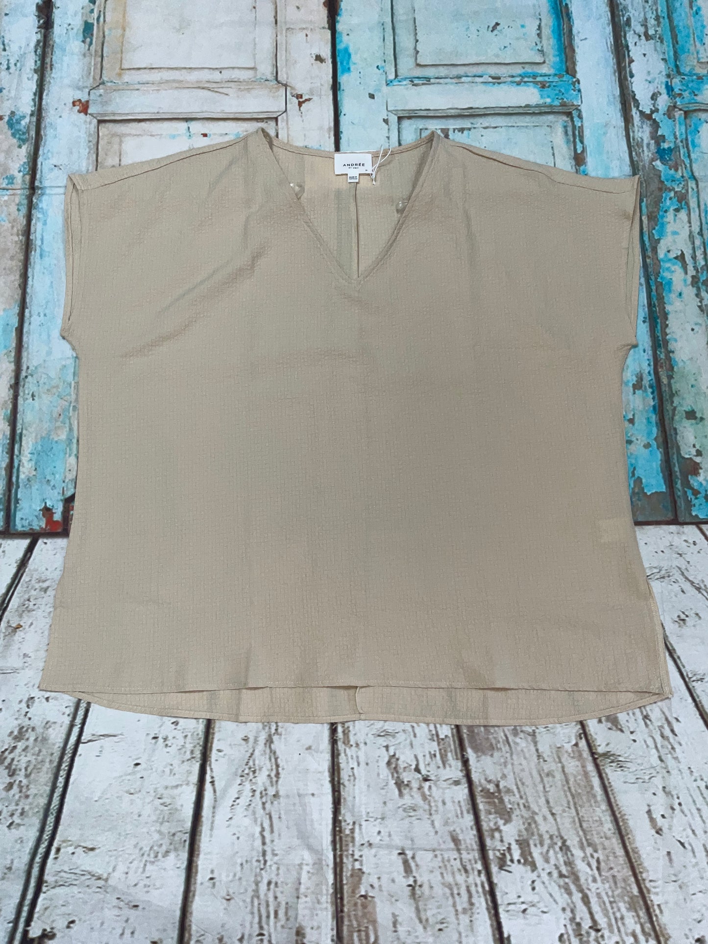 Andre by Unit solid color top