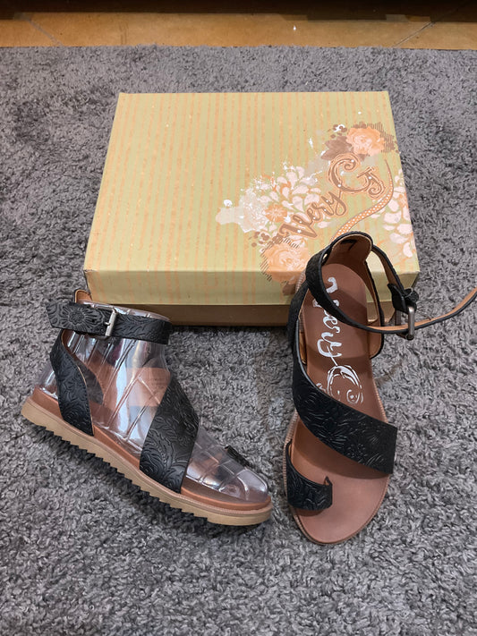 Very G Steffy Tooled Sandals