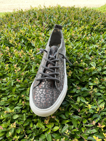 Gypsy Jazz Kyrie tennis shoes