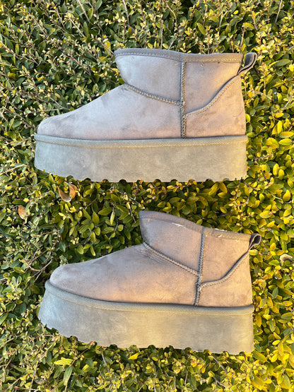 Platform Fuzzy Boots