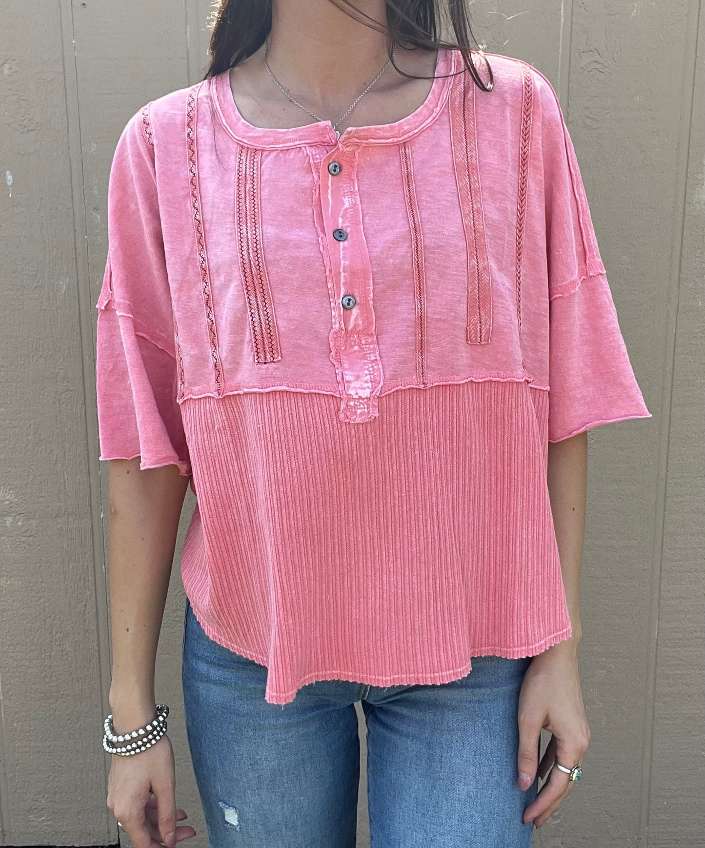 Easel Mineral Washed Top