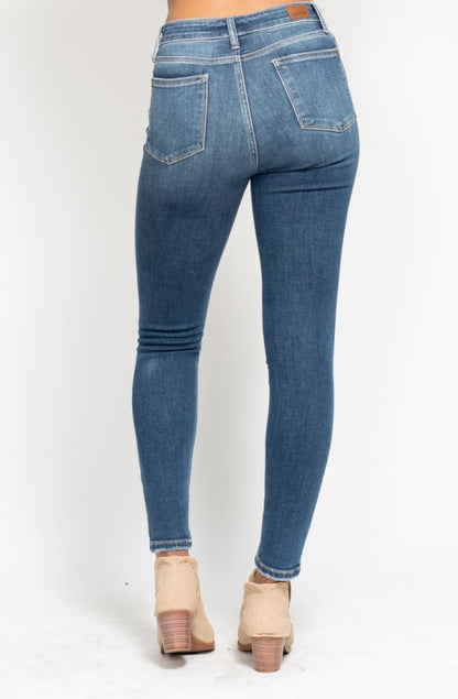 **Judy Blue Button Fly Skinny Jeans