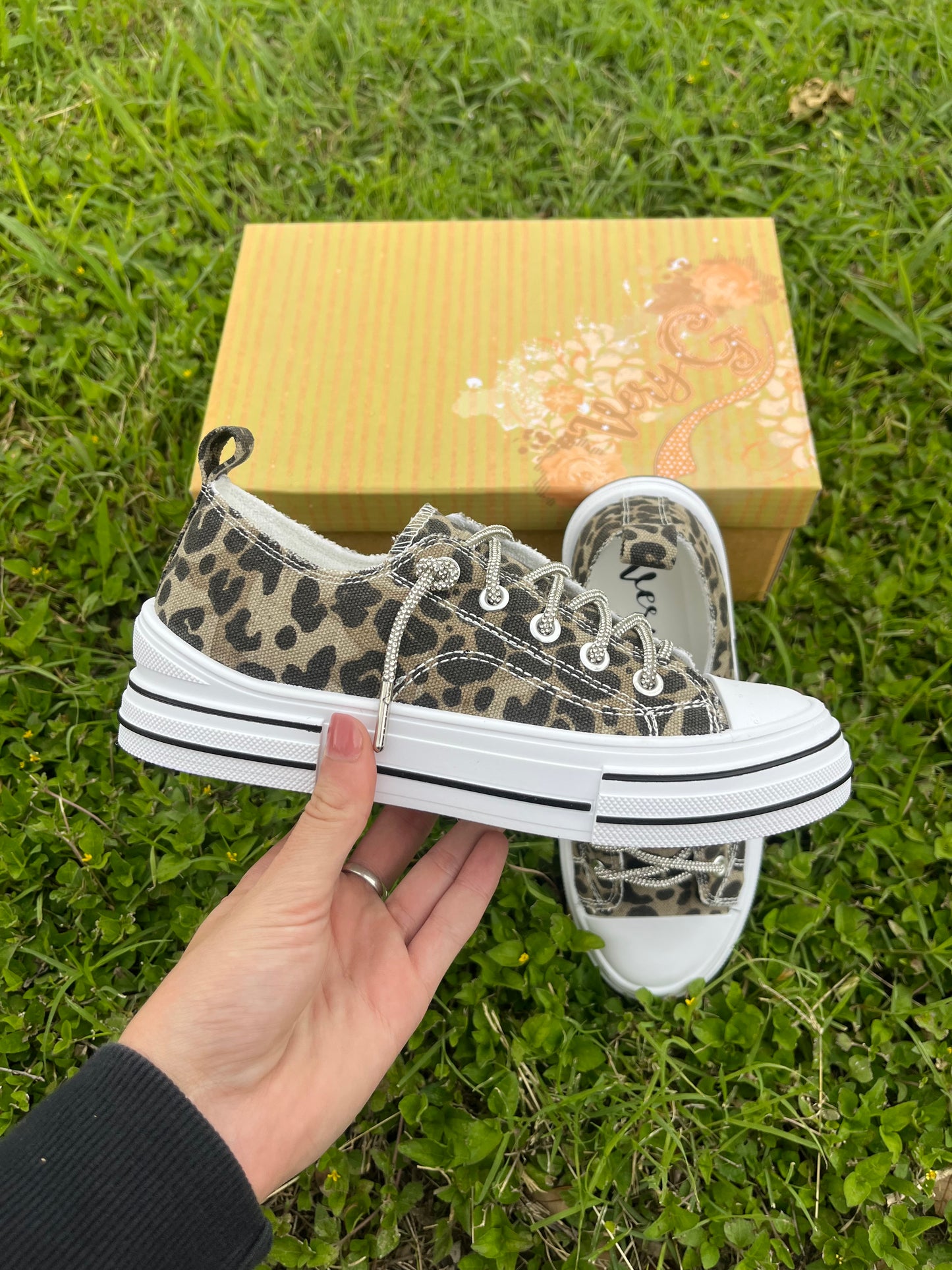 Gypsy Jazz Printed Aman Tennies