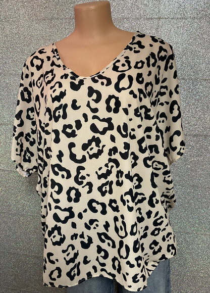 Hesed Animal Print Plus top