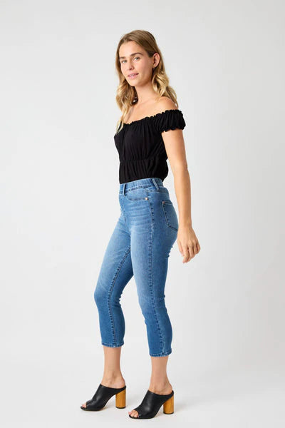 **Judy Blue Skinny flit Capri Pull-on
