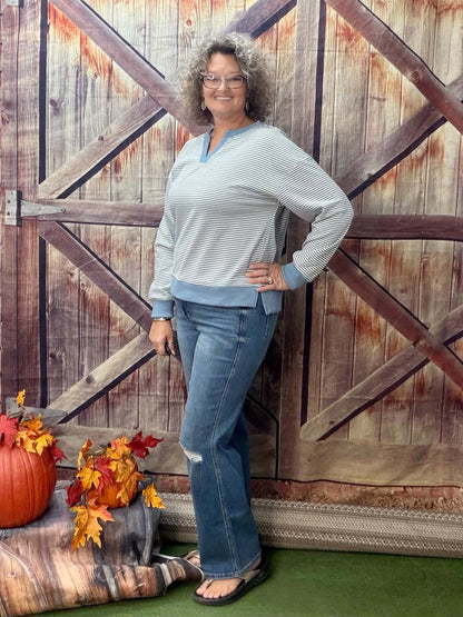STACCATO stripped v-neck pullover top