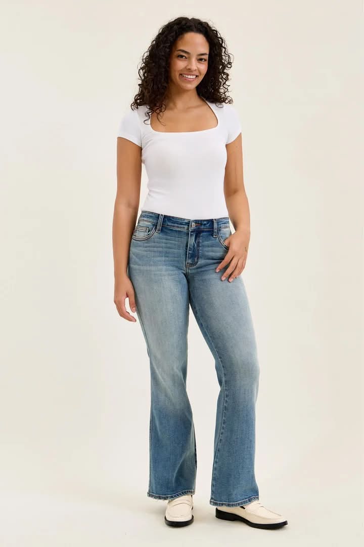 Judy Blue Low Rise Daisy Bootcut MD